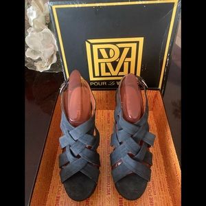 Pour La Victoire Glenna Charcoal Kid Suede Platform